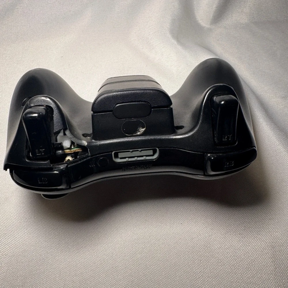 Microsoft Xbox 360 E Console Model 1538 Black Bundle Kinect 5 Games Controller